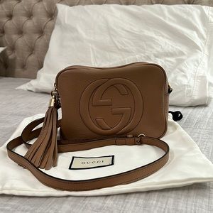 Authentic Gucci soho disco crossbody bag Camelia -rose beige